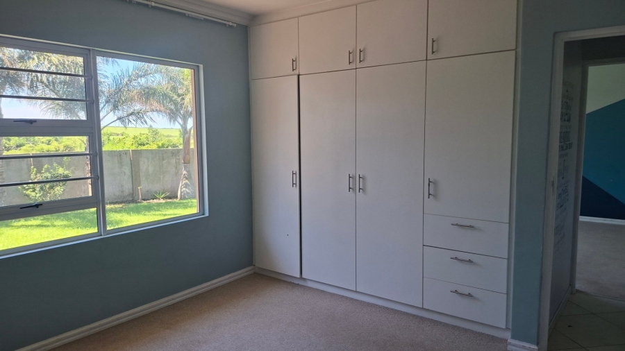 4 Bedroom Property for Sale in Sunrise On Sea Eastern Cape